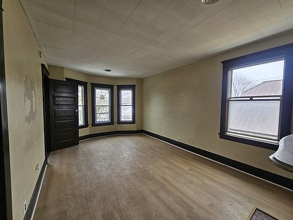 5th image of 67 Sirret St #2