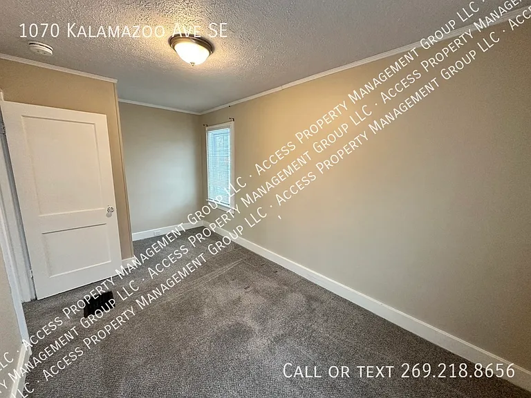 1070 Kalamazoo Ave SE — Photo 24