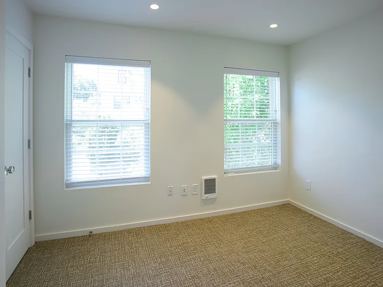 784 Farmington Ave — Photo 29