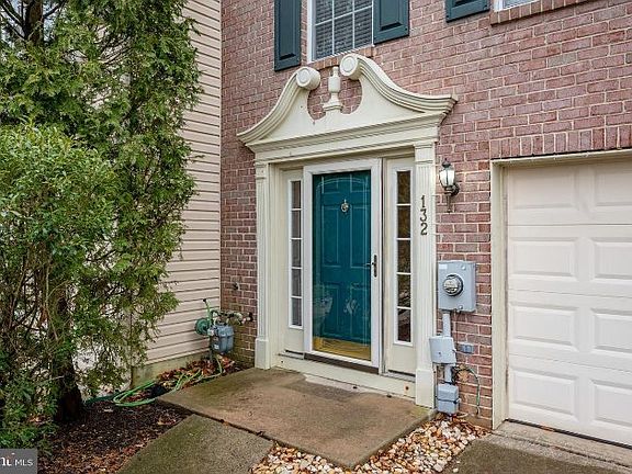 3rd image of 132 Cambridge Ct