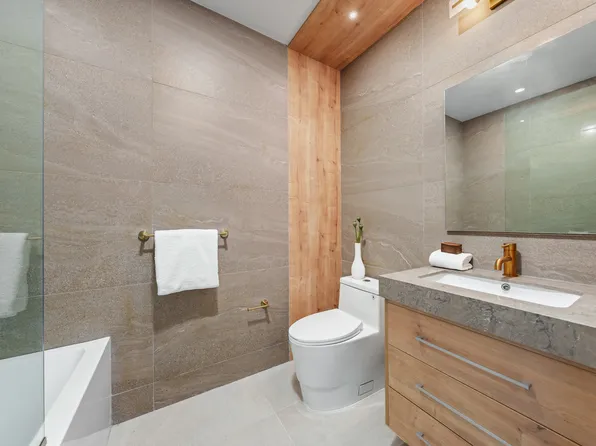 526 Baltic Street image 14 of 62