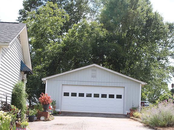 3rd image of 1170 Hanging Rock Rd