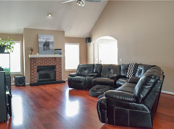 4th image of 437 Dorchester Pl