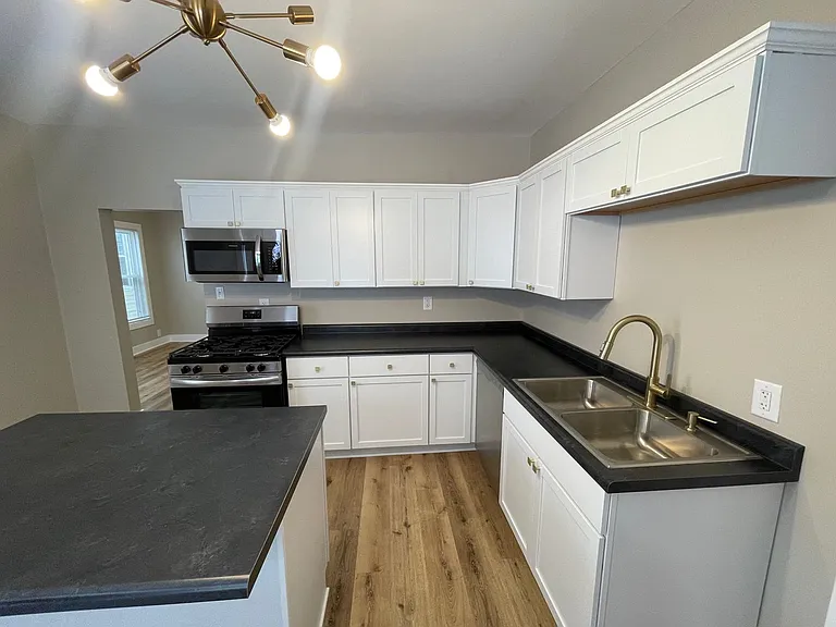 852 Lafayette Ave NE — Photo 1