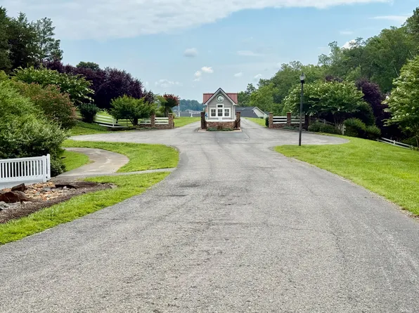 3A Emerald Bay Dr, Moneta, VA 24121