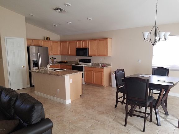 3rd image of 10513 W Magnolia St