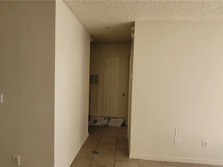 2121 Chertsey Dr #D — Photo 8