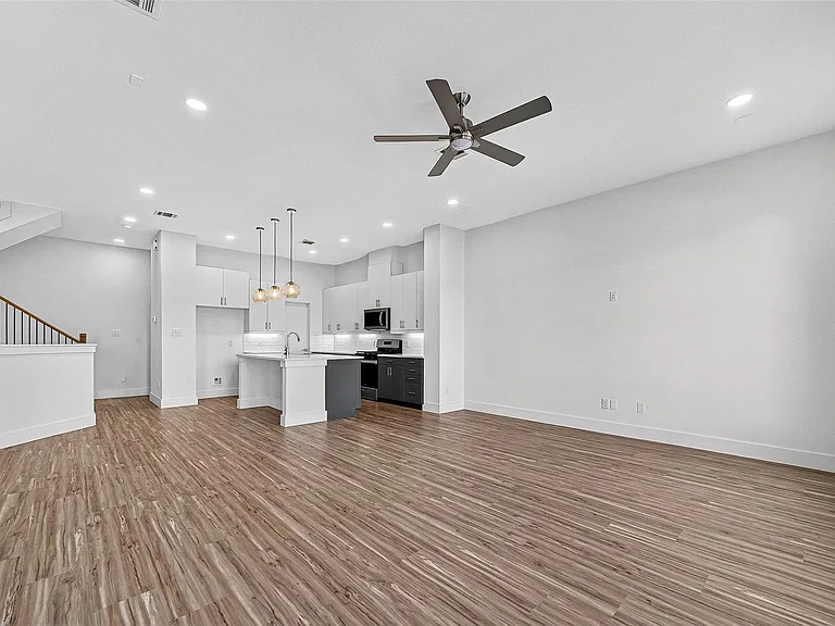 2105 Holman St — Photo 9