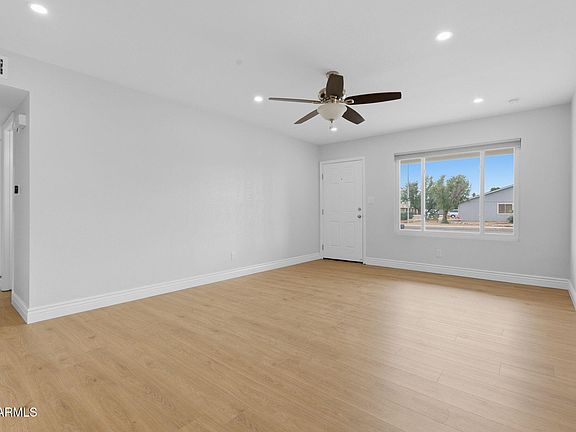 5th image of 2030 W PORTOBELLO Avenue
