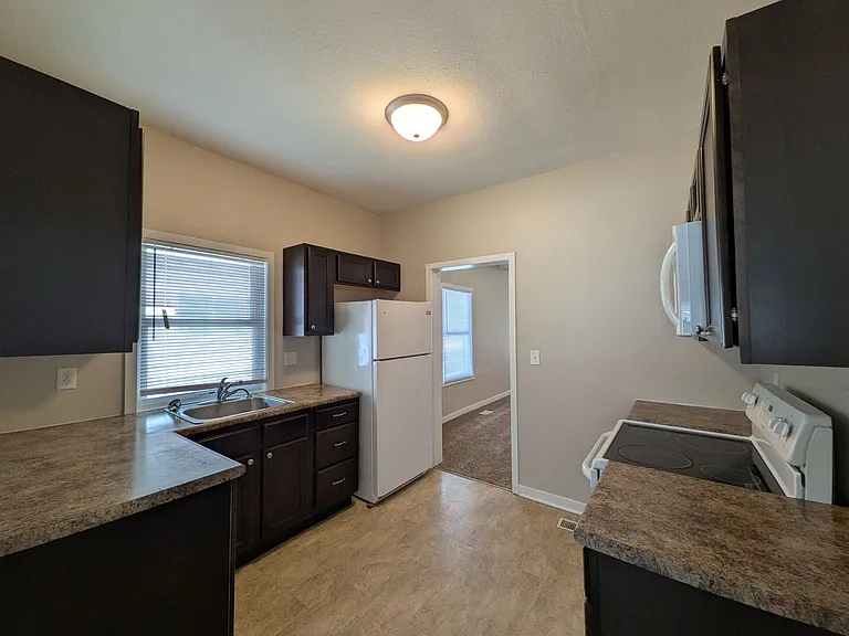 2120 Capitol Ave — Photo 4