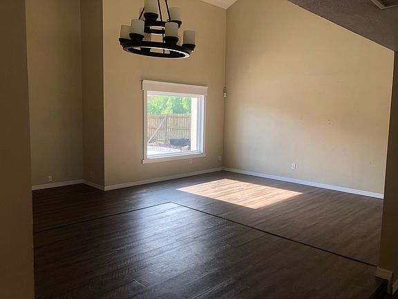 5th image of 3115 Blakely Dr