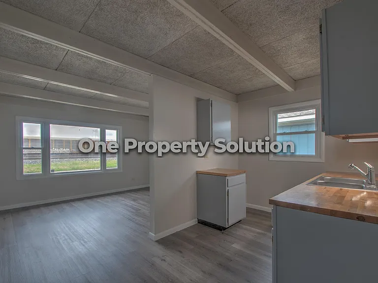 1327 Logan St — Photo 2