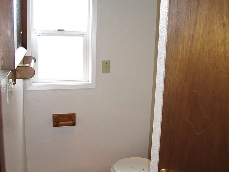 1001 NW Crosby Ave #1 & 2 — Photo 12