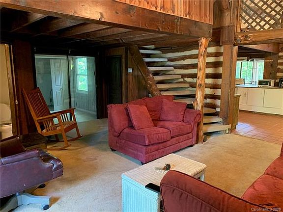 5th image of 527 Waring Ct