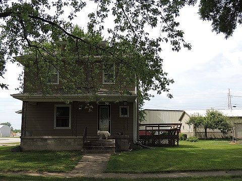1st image of 860 Pleasant St