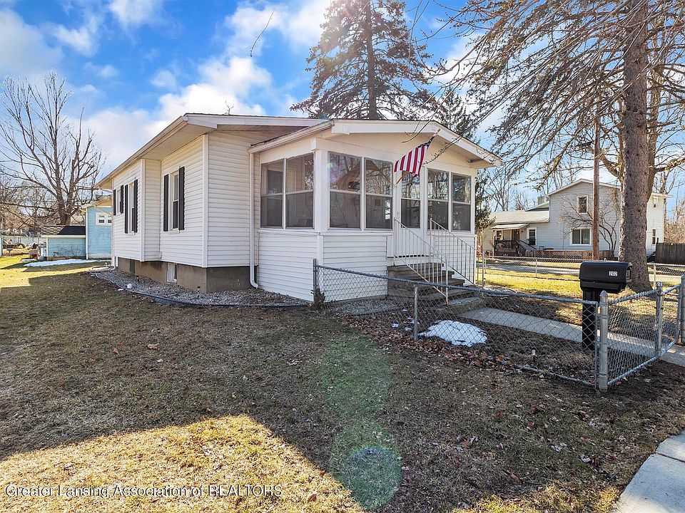 1st image of 202 Diana St