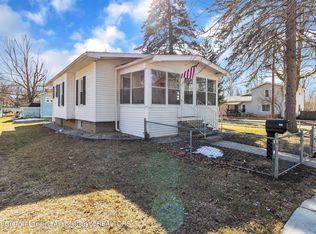 202 Diana St, Eaton Rapids, MI 48827