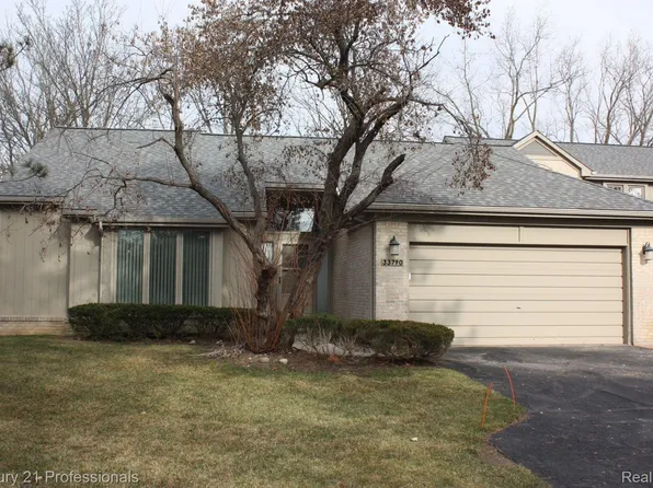 33790 Vista Dr, Farmington, MI 48331