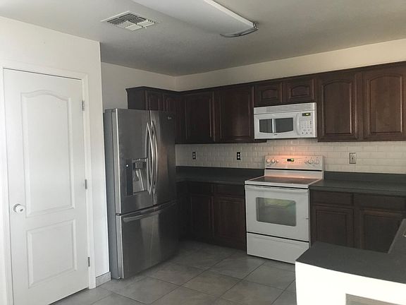 Appliances and eating space in kitchen