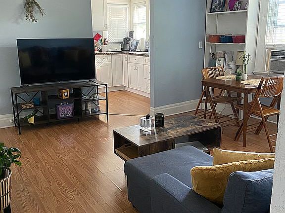 3rd image of 19 Oakwood Ave #3