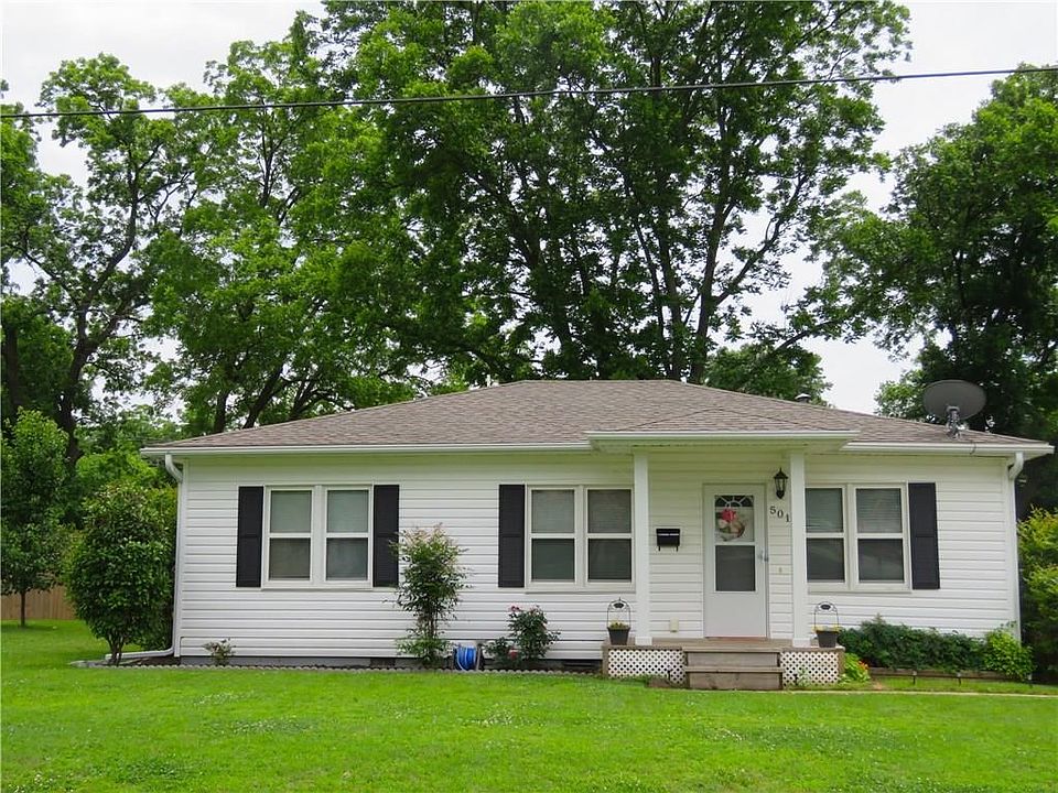 Front view of the home.