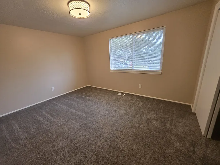 360 S Belaire Cir — Photo 9