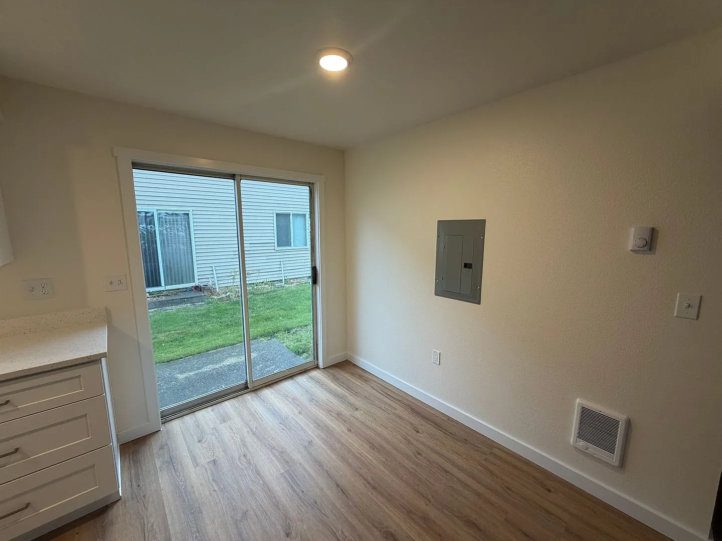 2933 E Decatur Ave — Photo 4