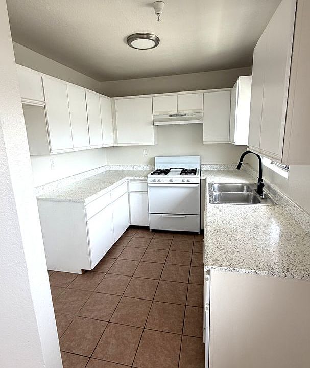 2nd image of 12444-12504-1251 Oxford Ave #512-5