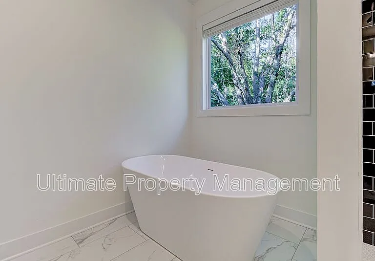 213 Myrtle Ave — Photo 14