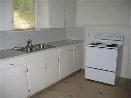 5th image of 906 N Sherman St