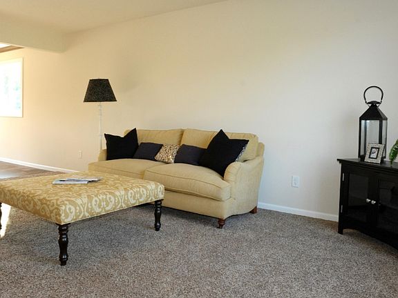 3rd image of 320 Eagle Dr SE