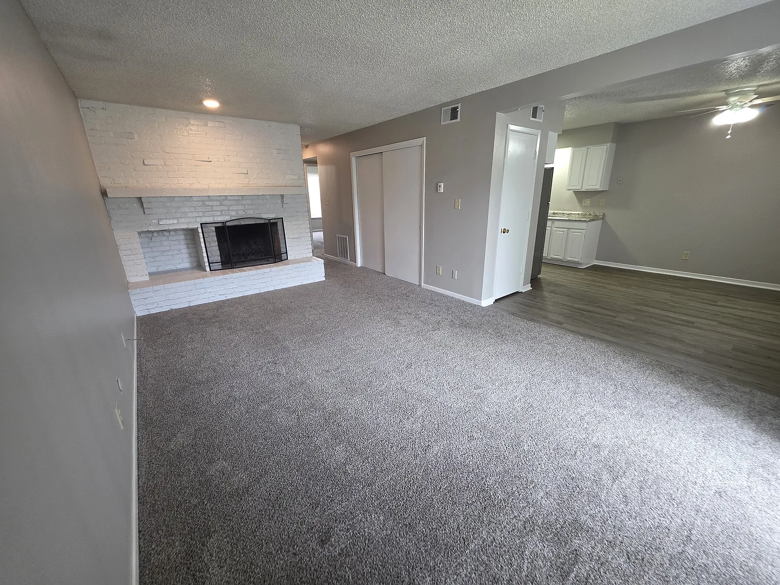 2 bed, 875 sqft, $950 — Photo 2
