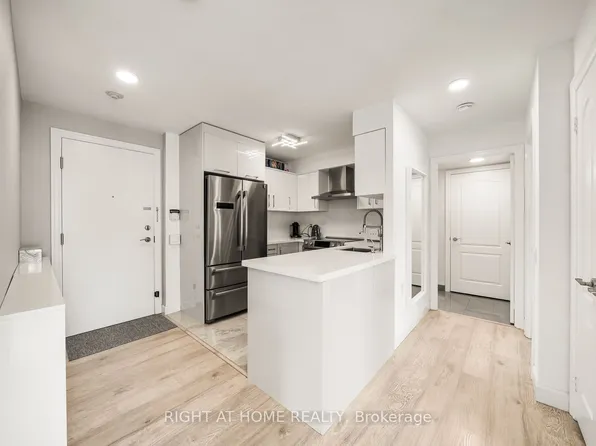 21 Hillcrest Ave Unit 901, Toronto, ON M2N 7K2
