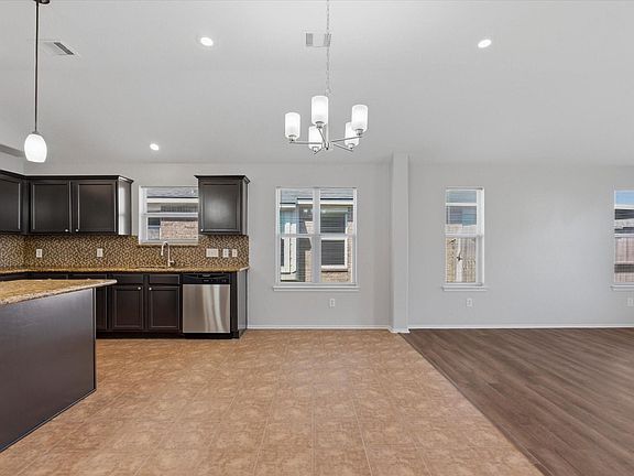 5th image of 4506 Prince St