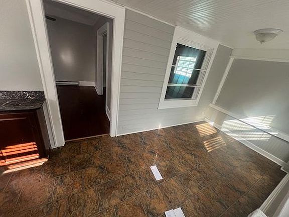 2nd image of 619 Kirkwood Ter N APT 1