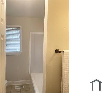5th image of 705A Ellington Ave #A