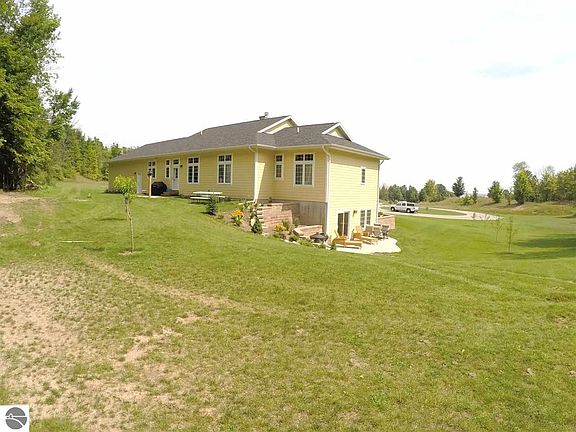 2nd image of 6884 S Rolling Hills Dr