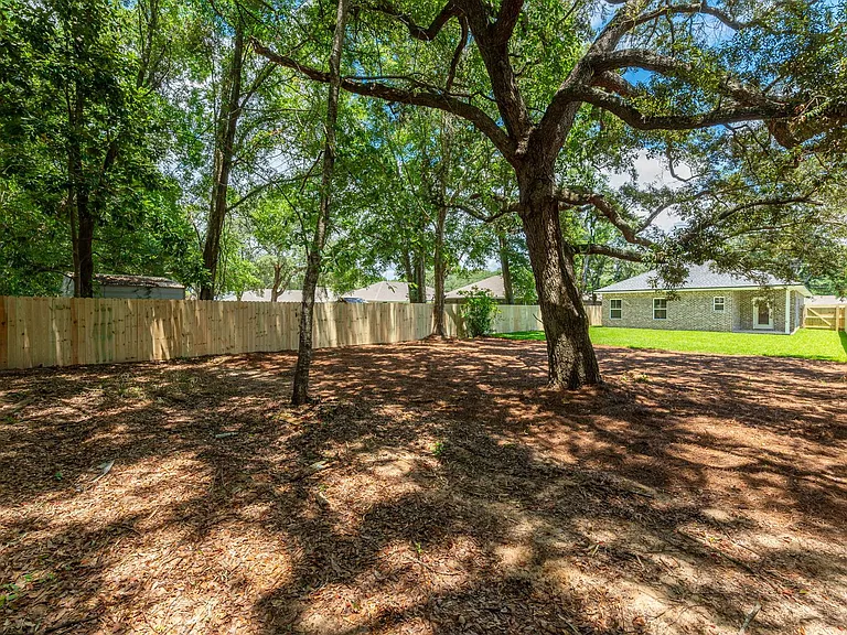 1404 Hickory St — Photo 41