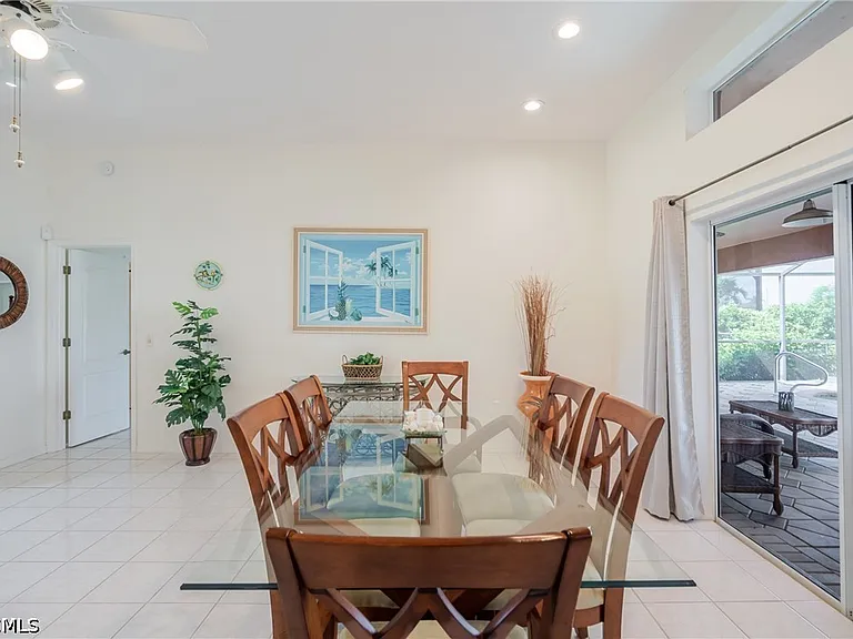 105 SW 39th Pl — Photo 9