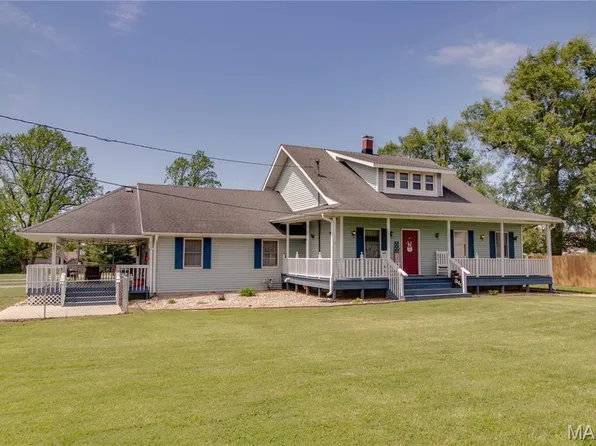 944 Albers Ln, Bethalto, IL 62010