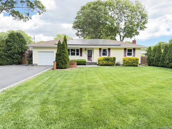147 Hounslow Road, Shirley, NY 11967