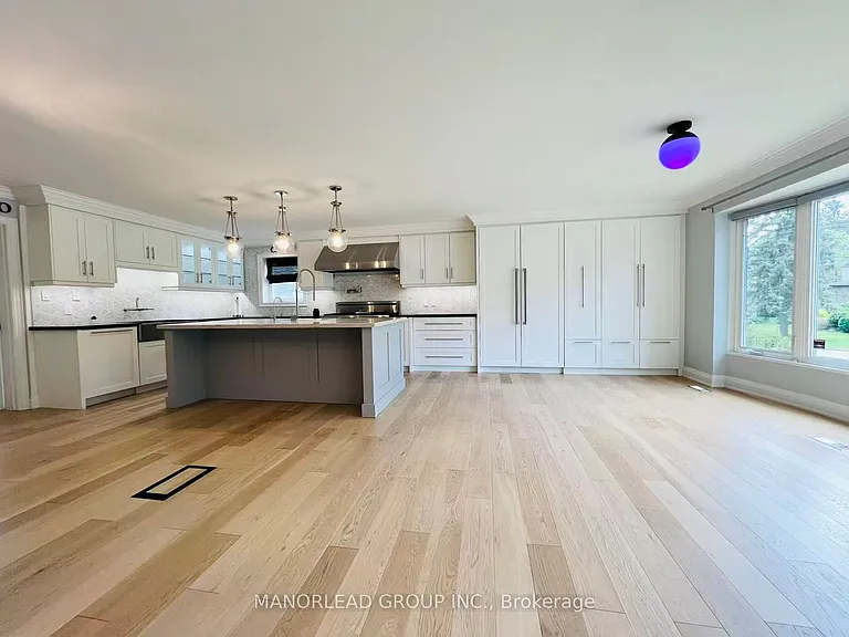 10 Greenyards Dr — Photo 6
