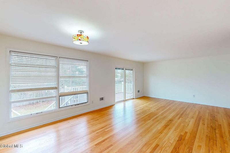 3rd image of 31 Freeman Road