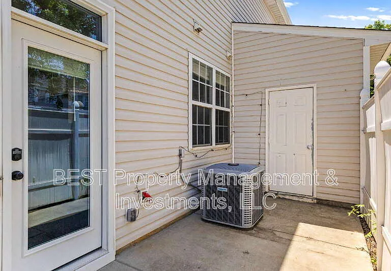 8130 Kings Creek Dr — Photo 16
