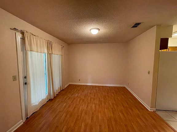 3rd image of 109 Waterman Rd