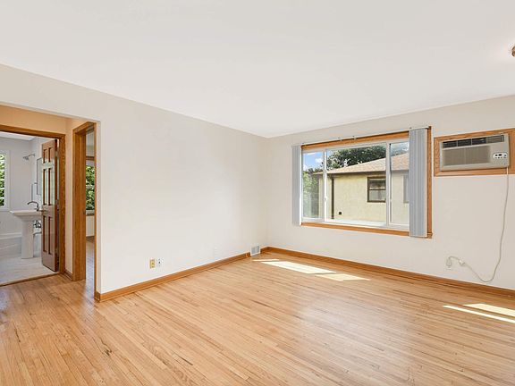 4th image of 5924 35th St W APT J