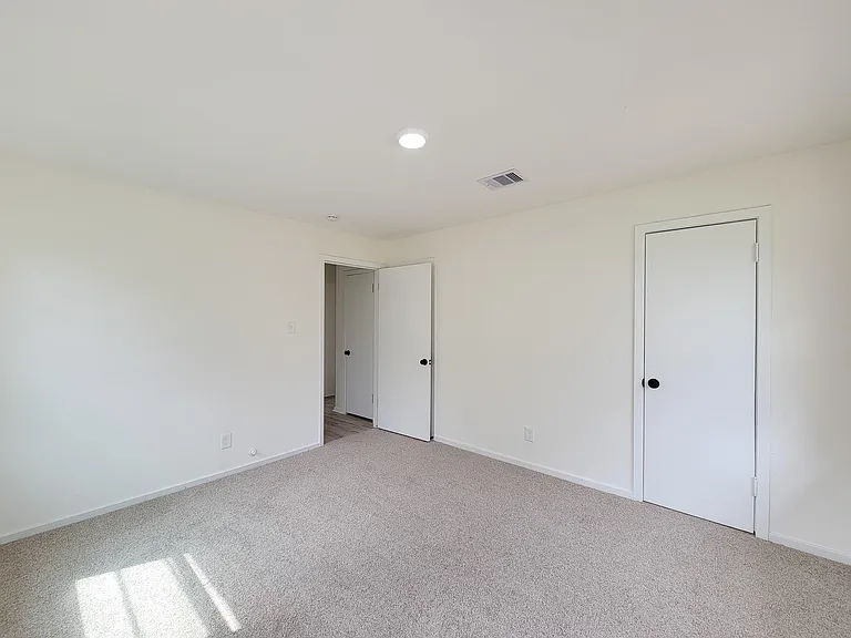 301 Cypress St — Photo 28