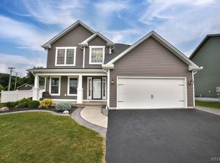 2437 Hobblebush Ln, Lake View, NY 14085