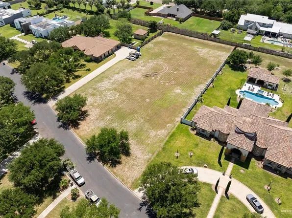 1816 El Mileno Dr, Palmhurst, TX 78573