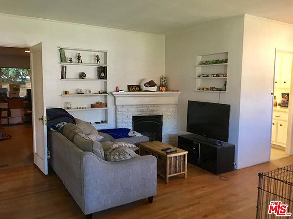 3rd image of 2478 Butler Ave